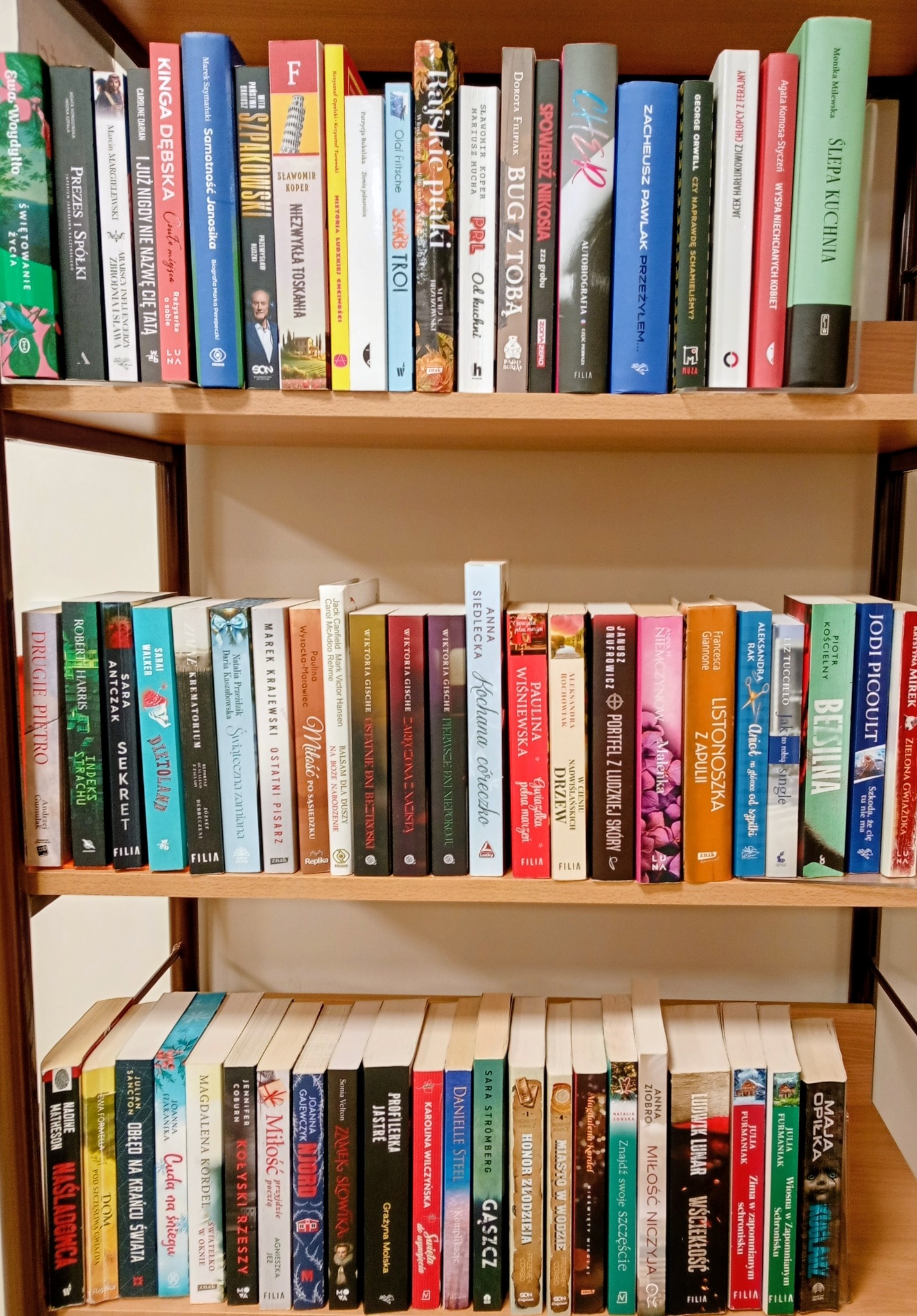 Zapraszamy dziś do regału z nowościami w bibliotece! – zdjęcie 1