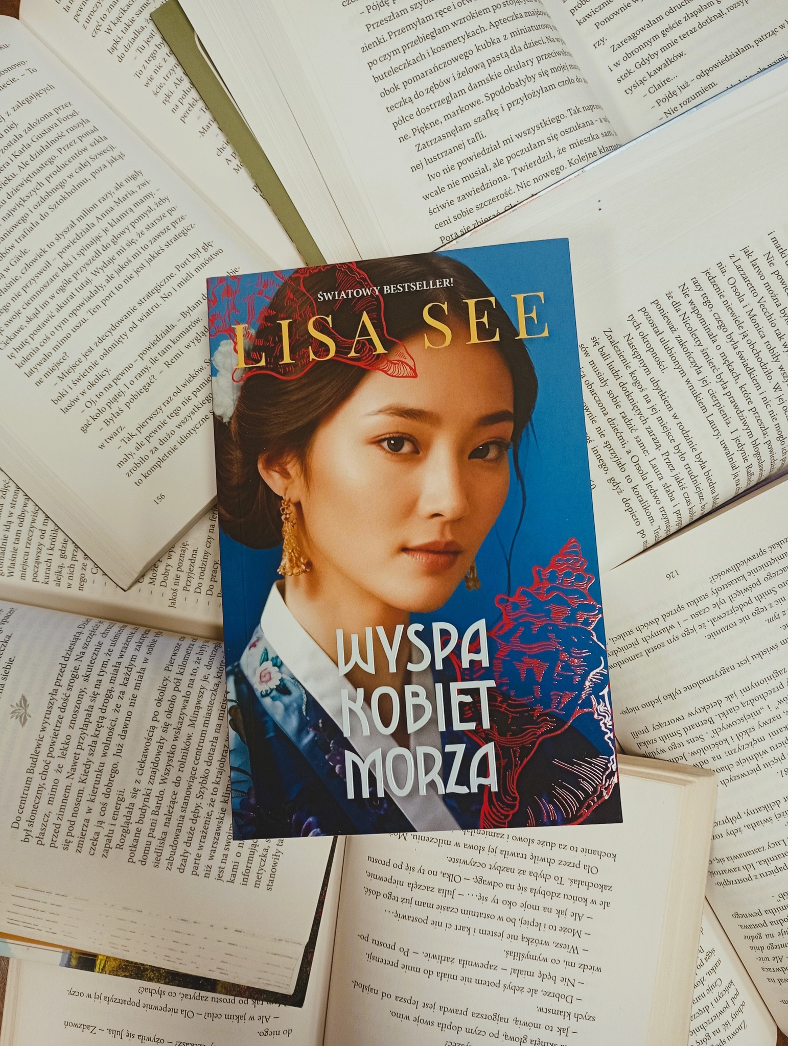 Najnowsza powieść Lisy See pt.„Wyspa Kobiet Morza” jest już gotowa do wypożyczenia – zdjęcie 1