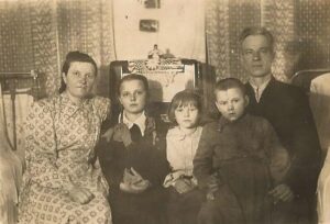 Rodzina Bojko: rodzice-Maria i Grzegorz, dzieci: Leokadia, Jadwiga i Michał.