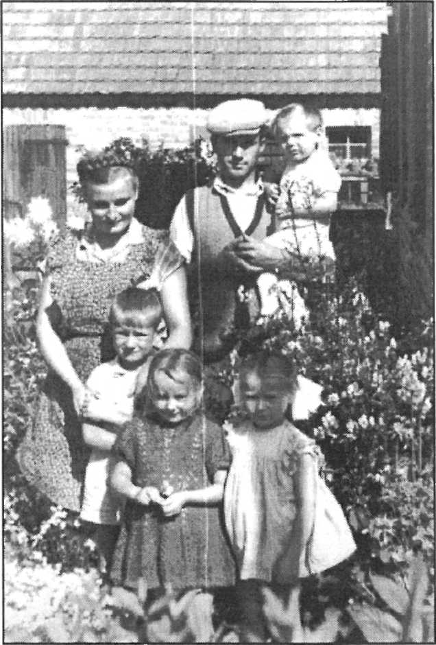 Pani Aniela z mężem i dziećmi